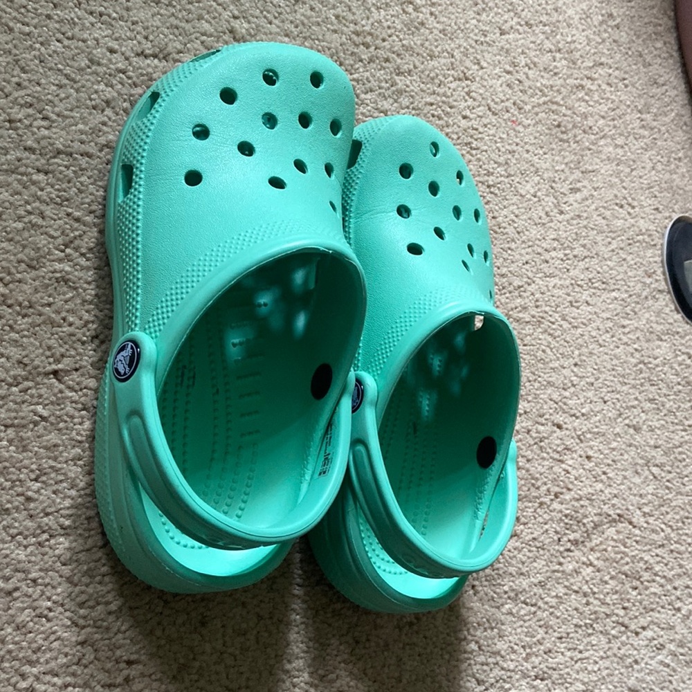 Used, like new Mint Crocs. Womens size 6.